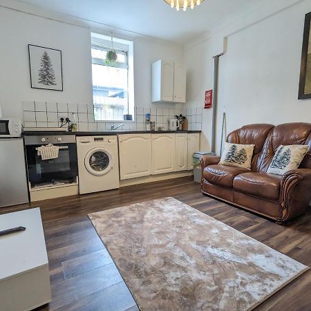 Whitchurch 1 Bedroom Apartment Кардиф Екстериор снимка