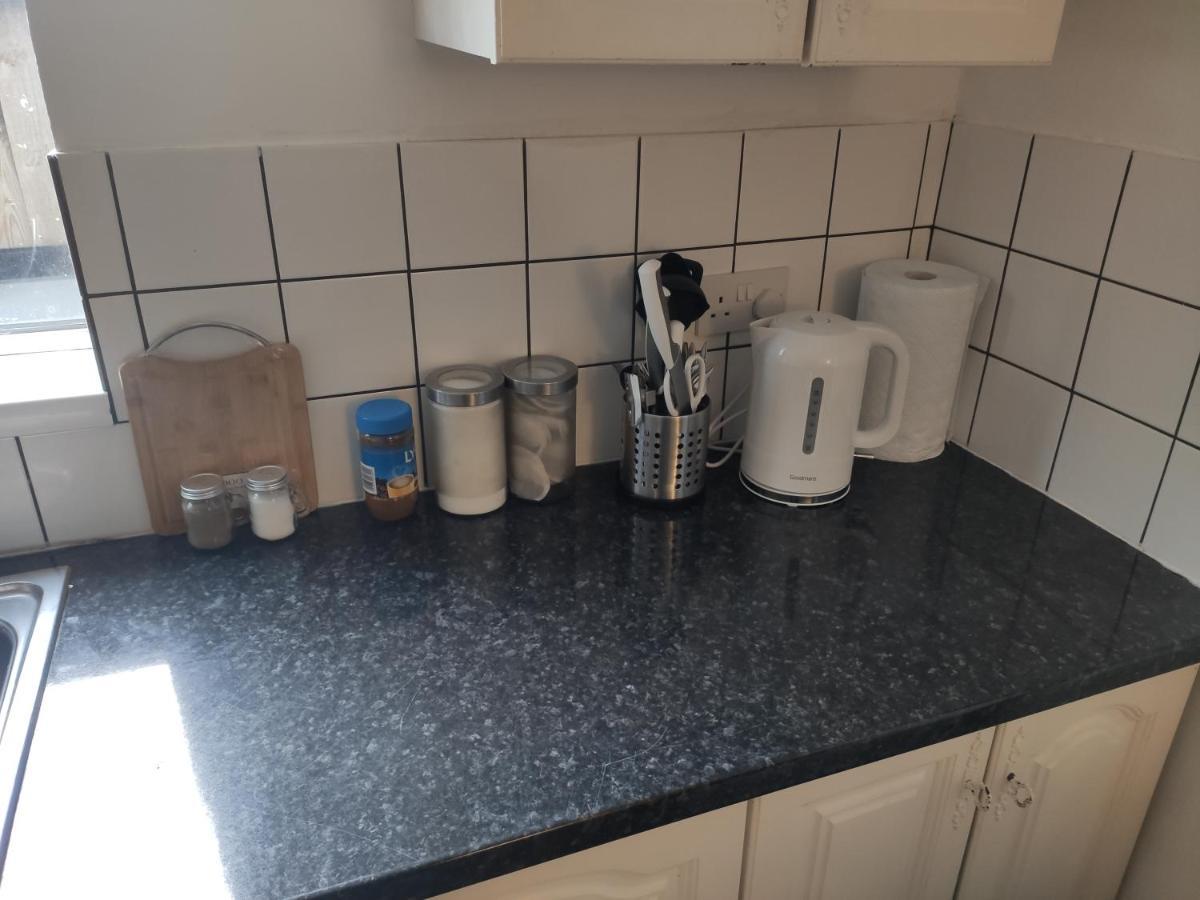 Whitchurch 1 Bedroom Apartment Кардиф Екстериор снимка